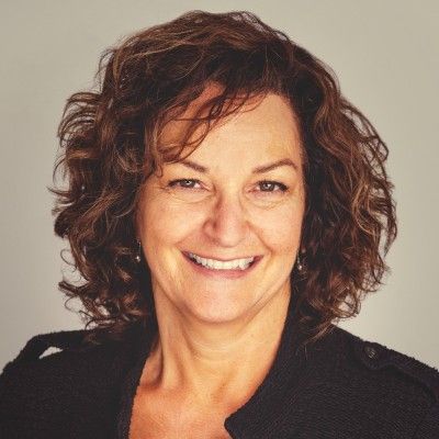 Kelly_Day_headshot